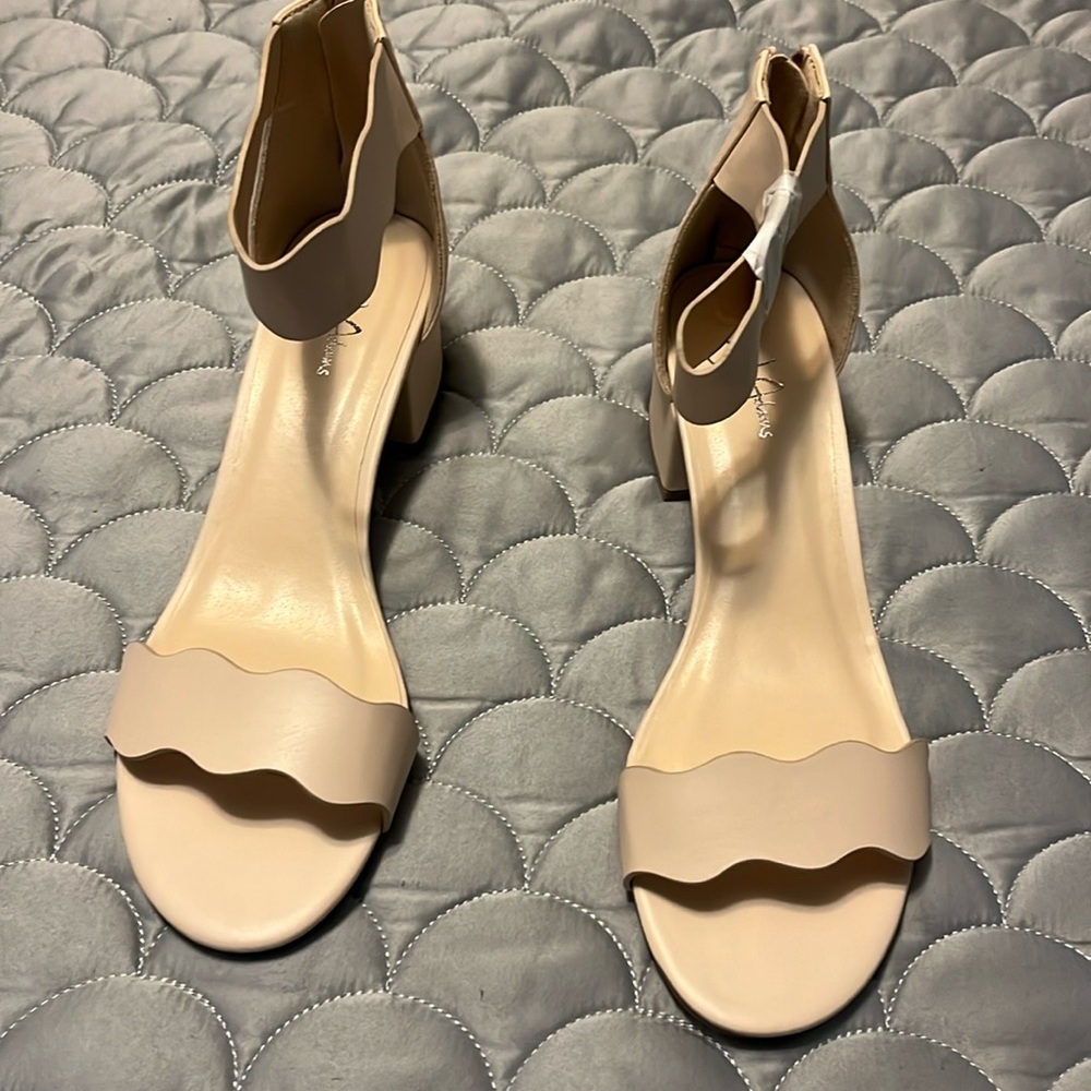 Cream colored size 8.5 J Adams wedges